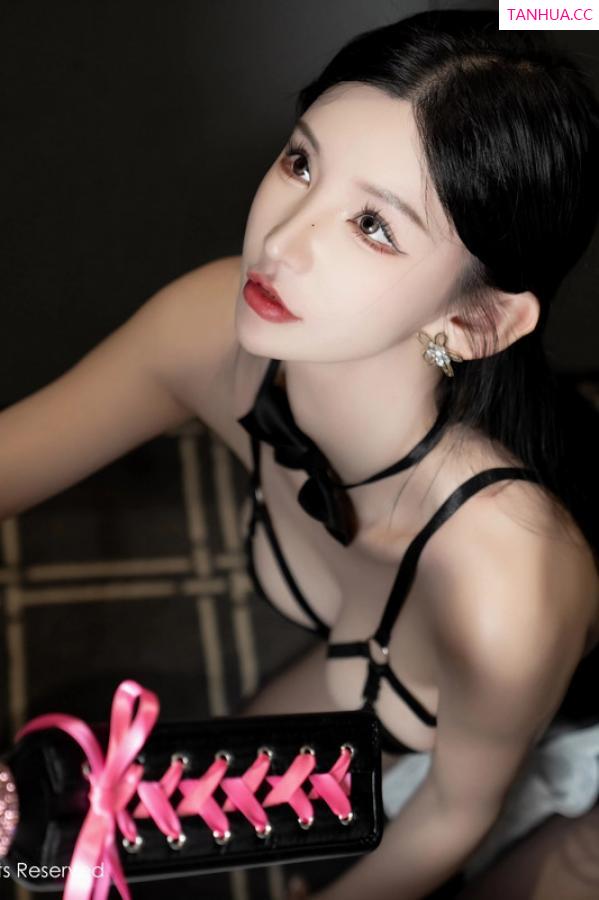 周于希dummy  [XiuRen]高清写真图 2024.02.02 No.8057 周于希Sally 短裙美臂第4张图片